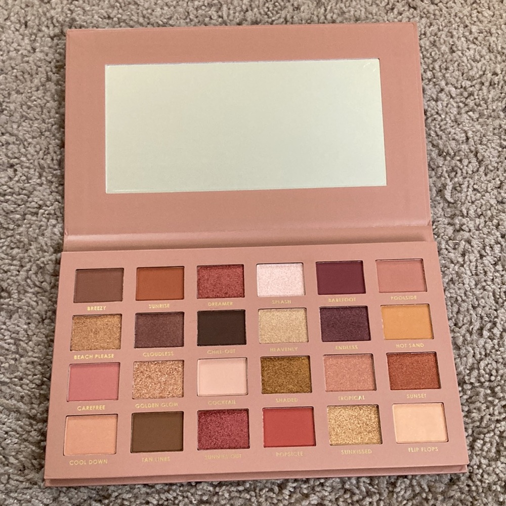 NWOT Brazilian glow eyeshadow palette